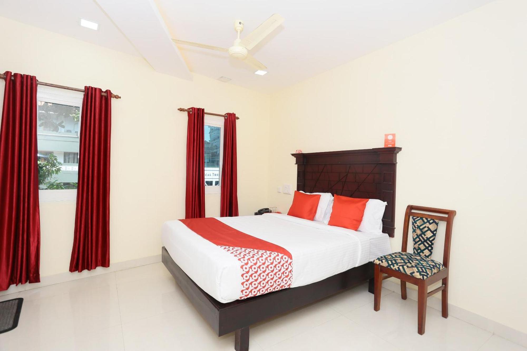 OYO 37929 Hotel Malabar Plaza Kochi Exterior foto